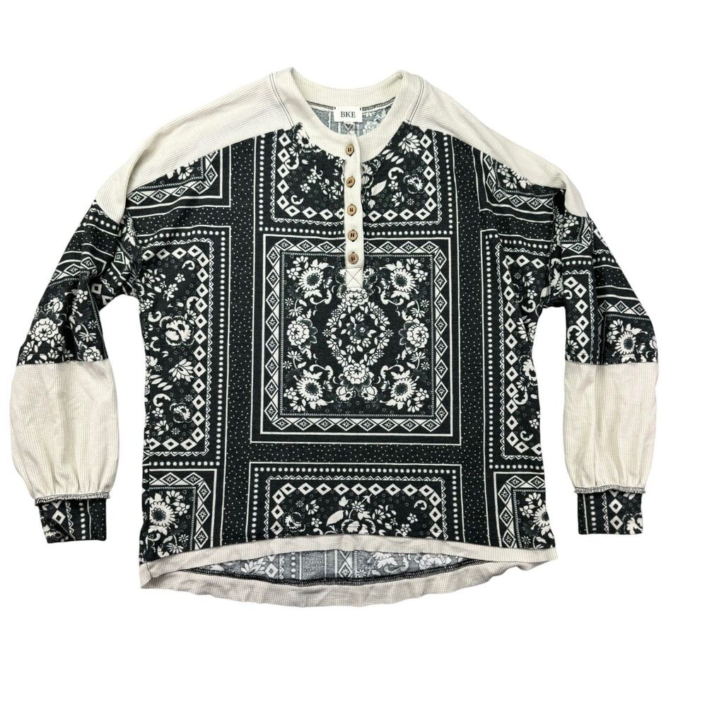 BKE Shirt Women's Extra Small Black White Floral Waffle Knit V-Neck Long Sleeve